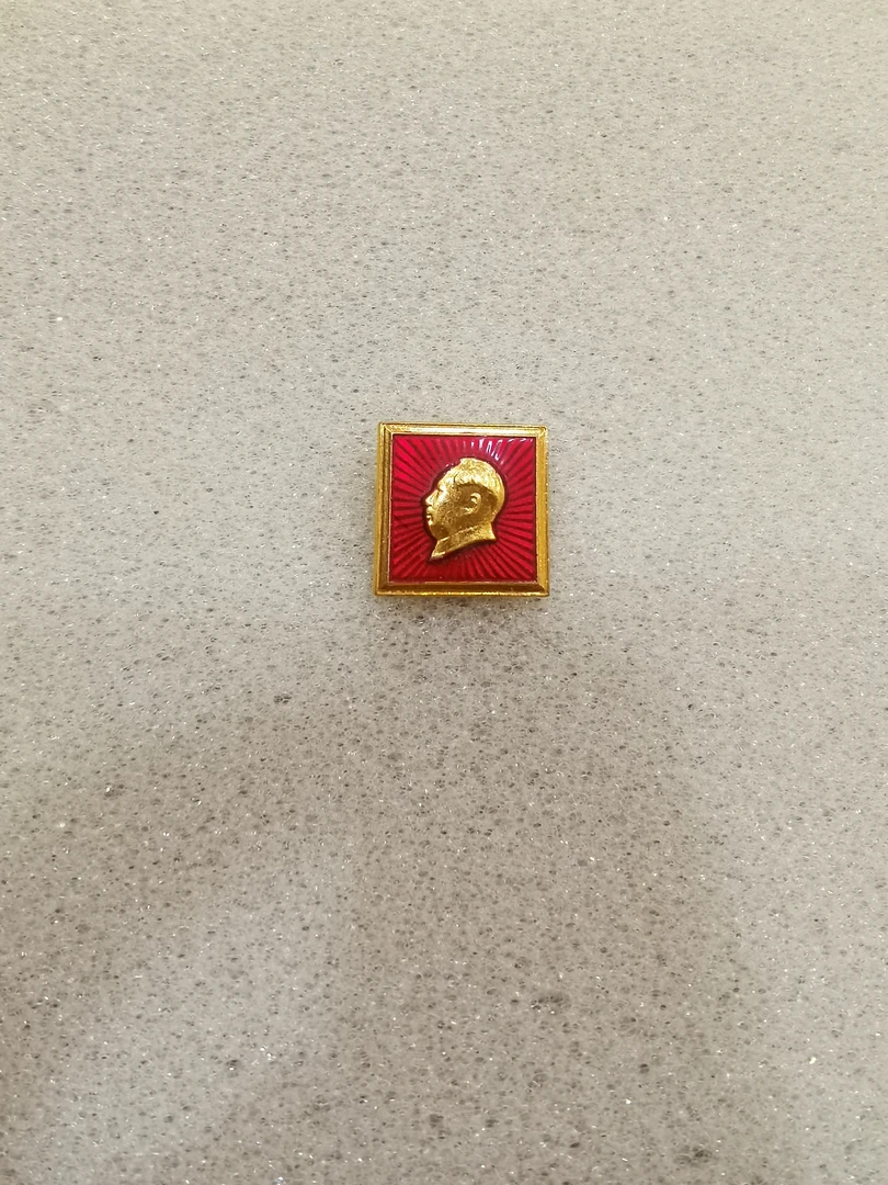 正方形小像章，直径1.4厘米