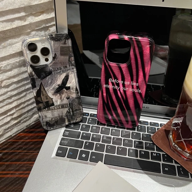 ins小众暗黑复古乌鸦玫红粉色斑马纹IMD手机壳适用苹果15pro/12