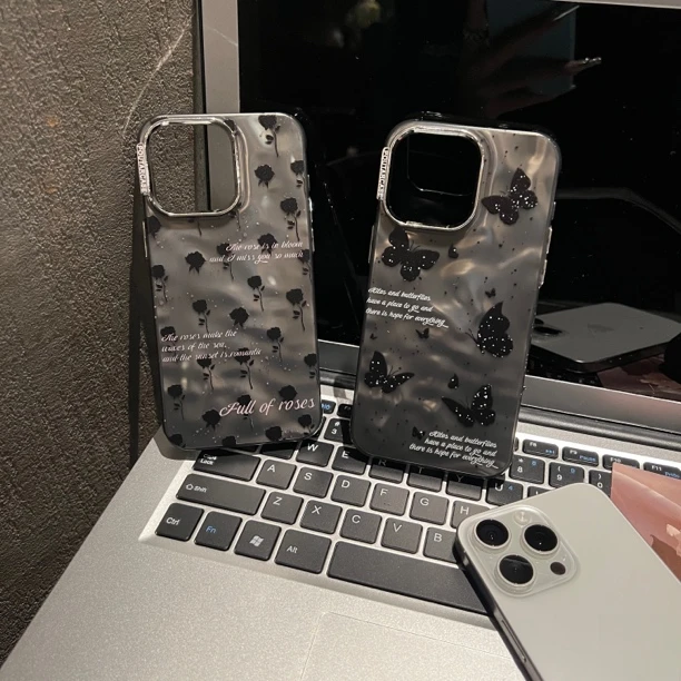 【苹果/华为系列】ins小众内水波纹黑玫瑰黑蝴蝶图案手机壳iPhone15