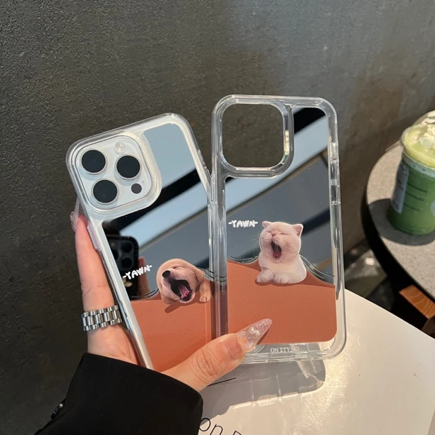 ins小众可爱狗狗猫咪哈欠图镜面壳适用于苹果15/14/13/12/11