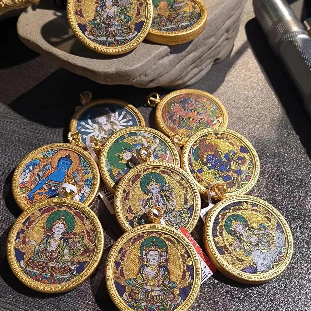 合金布艺吊坠 唐卡圆牌八大守护挂坠五彩彩色坠链