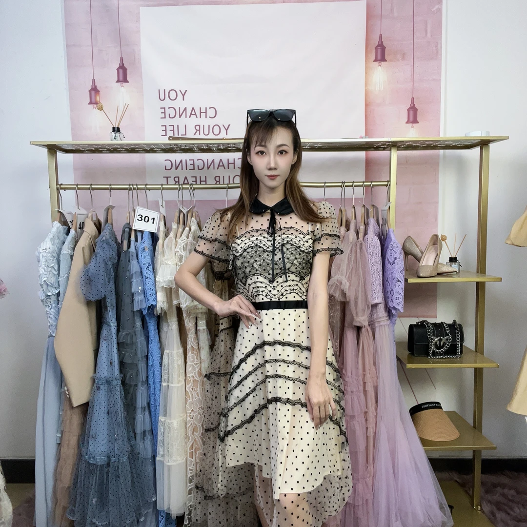 轻奢精品定位绣花收腰泡泡袖蕾丝波点仙女裙