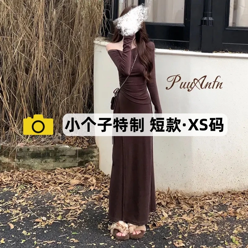 150小个子秋冬咖色斜肩露肩针织衫套装女美拉德绑带半身裙两件套