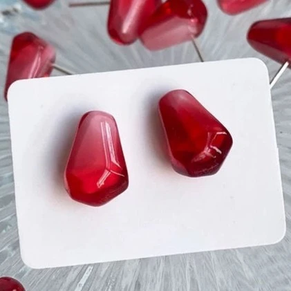 铜合金耳饰 仿真小石榴籽耳钉显白迷你可爱甜美少女心百搭气质ins