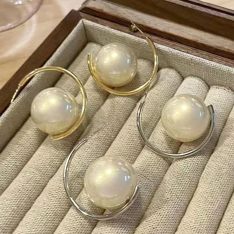 铜合金耳饰 大珠珠耳环女小众设计感法式名媛耳环简约百搭时尚ins