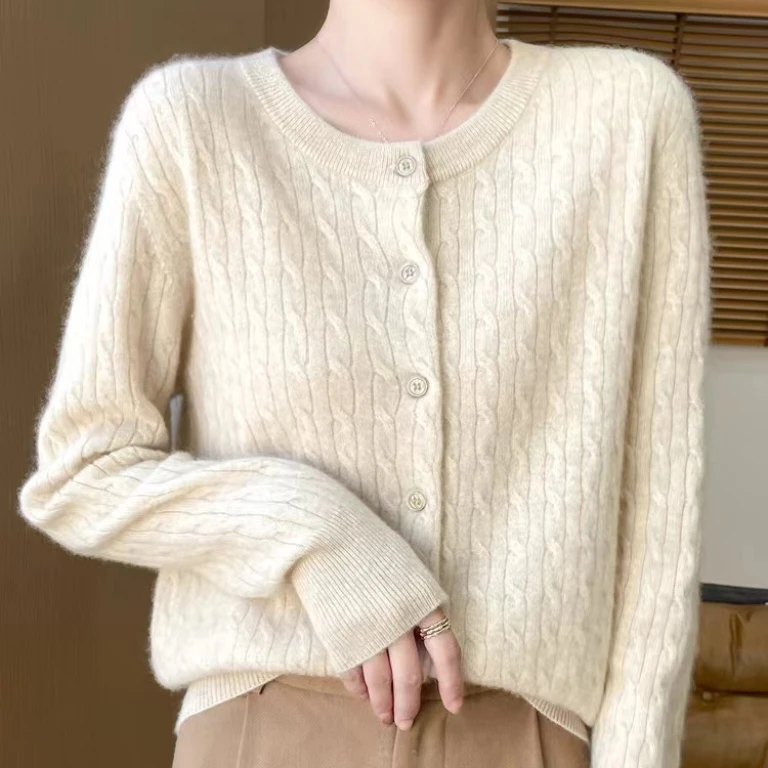 秋冬新款纯色圆领纽扣开衫扭花针织衫时尚宽松长袖显瘦气质百搭