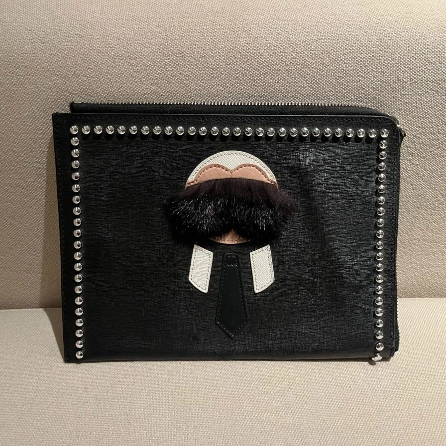95新 FENDI/芬迪 芬迪黑色手拿包/1052 5772