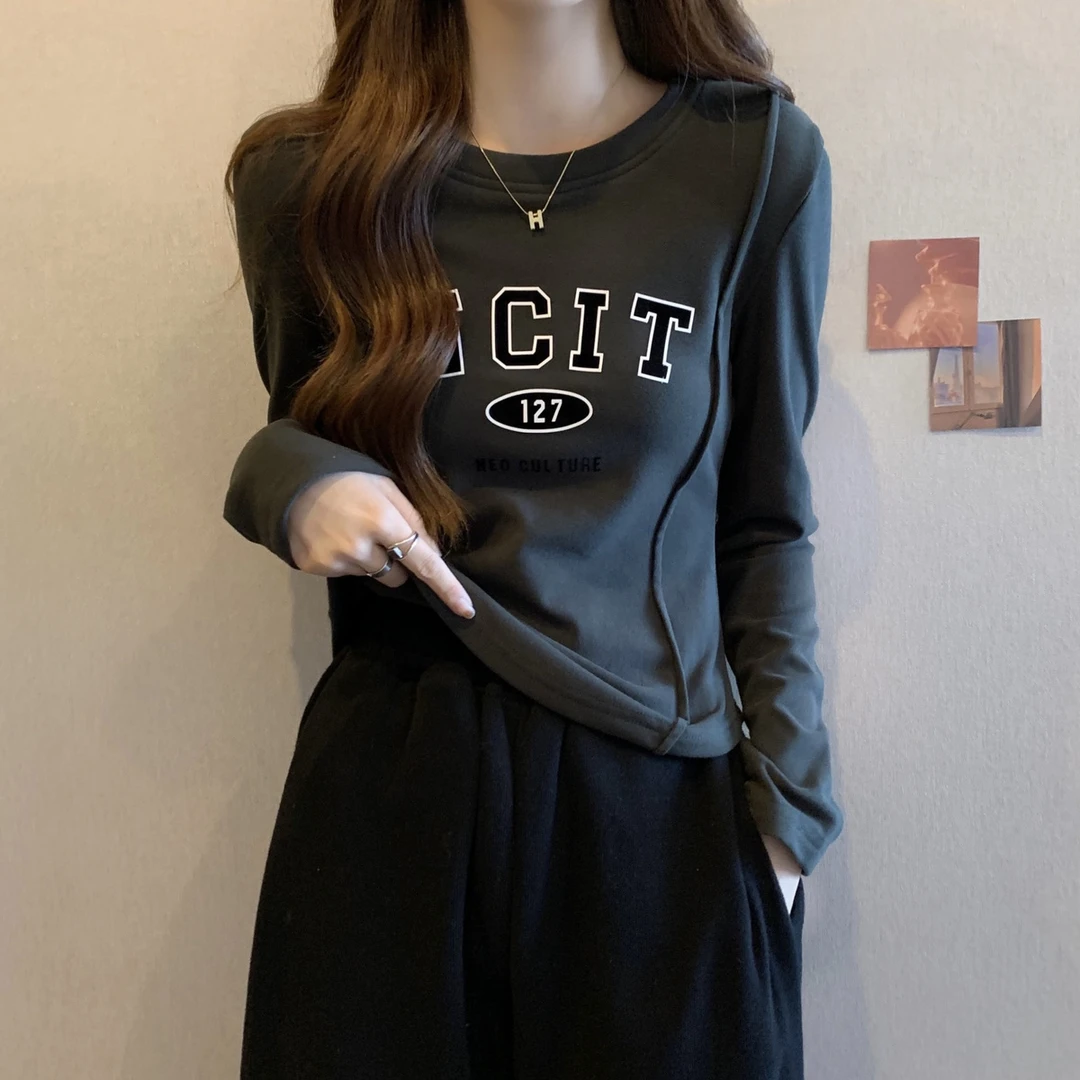 大码遮肚子不规则长袖打底衫女春秋胖妹妹显瘦设计感字母短款上衣