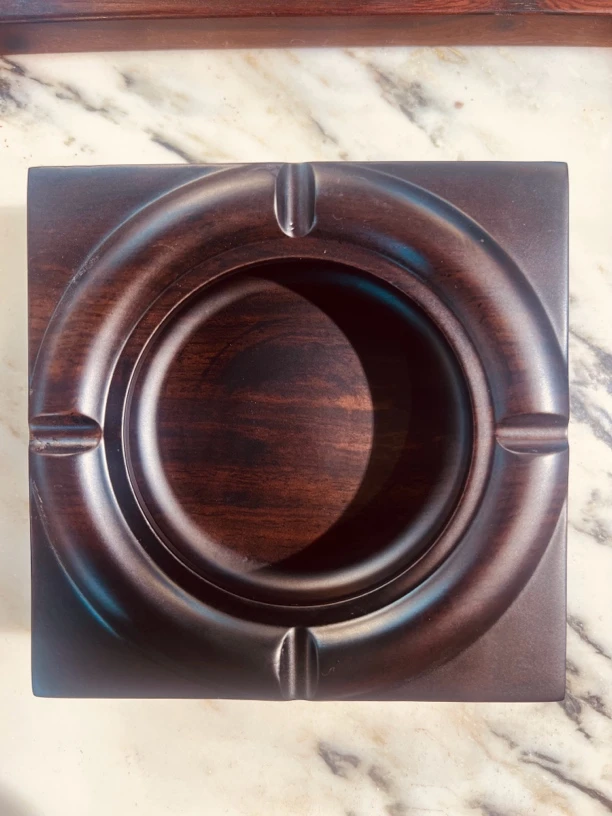 14✖️14。老黑檀烟灰缸一个