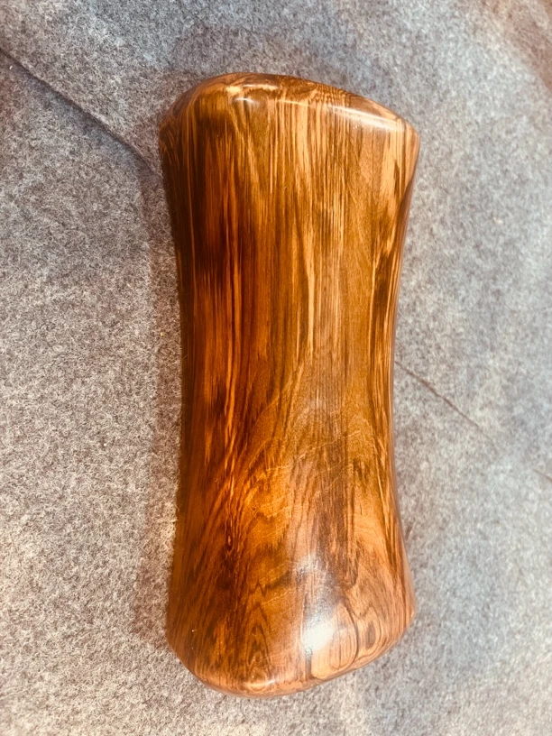 木枕一个（花纹随机发）