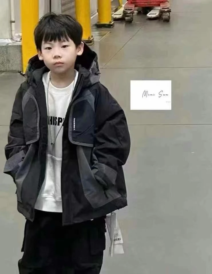 大宝童装/6056款，黑色韩版中大童加厚保暖冲锋衣外套连帽