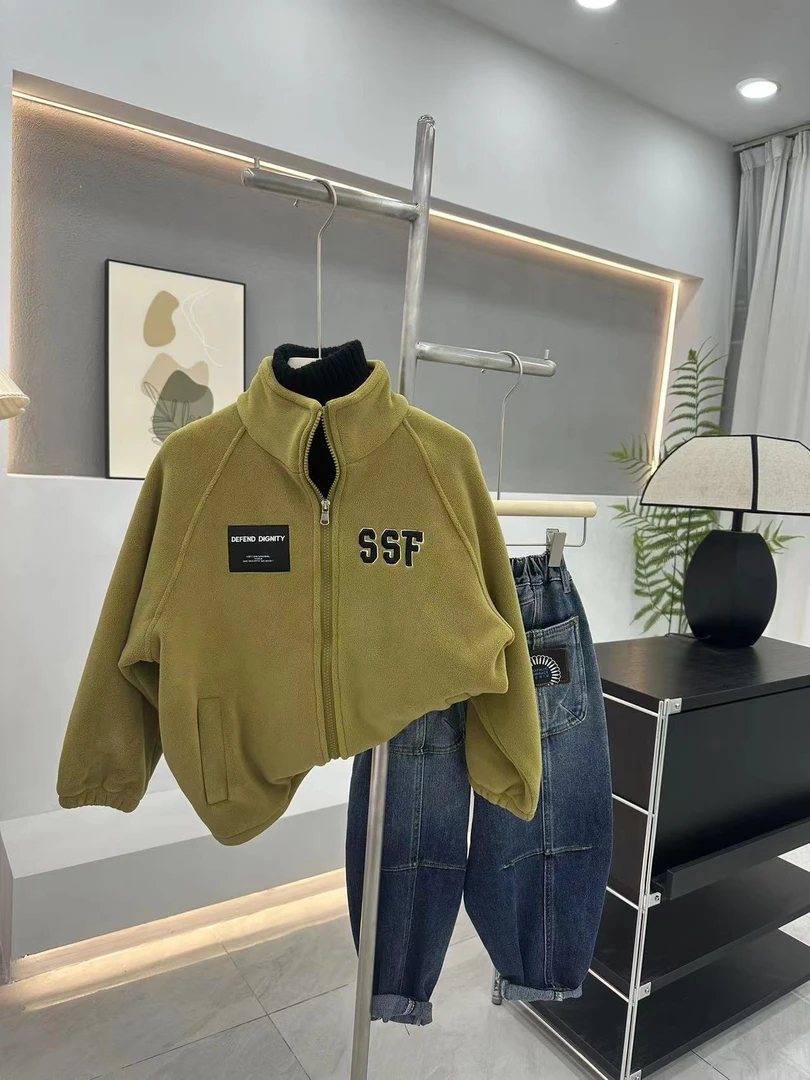 3032款.（大宝）儿童刺绣双层澳绒外套