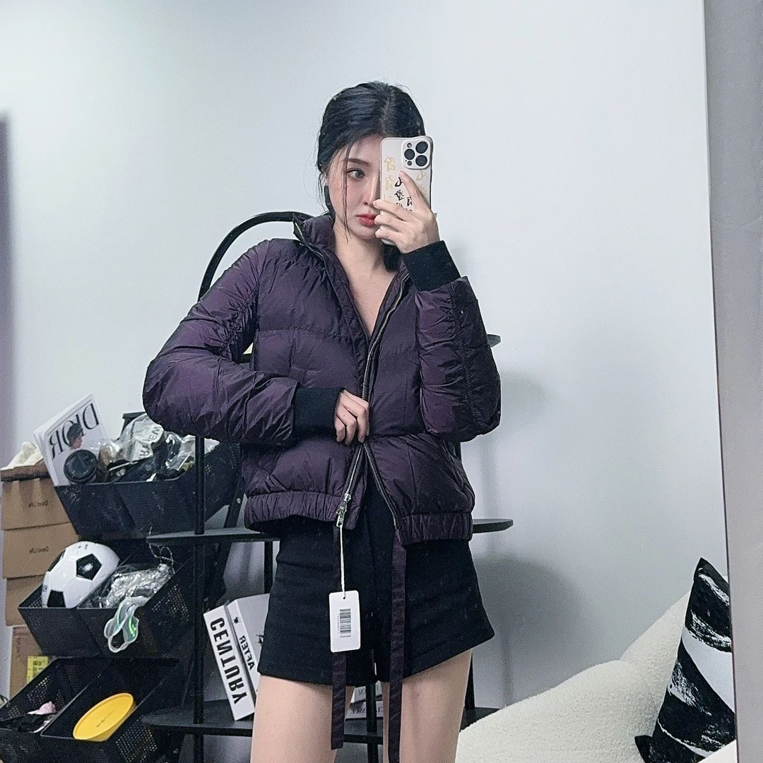 亿颗潮奢 99新 瘦瘦 普拉达玫紫色拉链鹅绒短款羽绒服 Y265