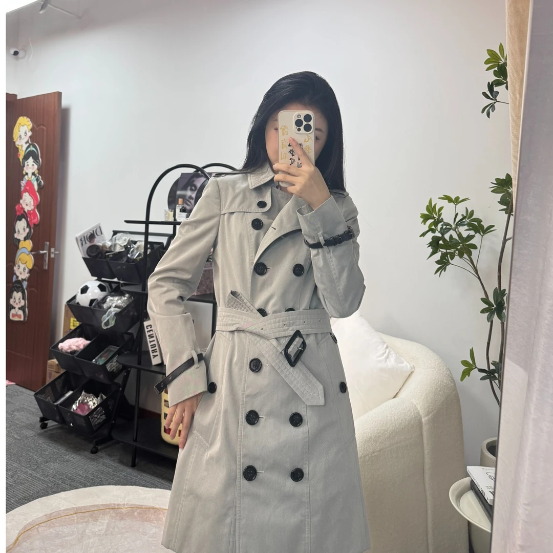 全新未使用 亿颗潮奢 miya 巴宝莉战马系列灰色长袖大衣 CB141
