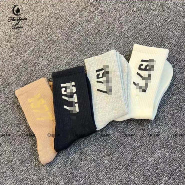 女王心选【衣圆圆】AL1046圆圆同款字母纯色长袜运动中筒潮流