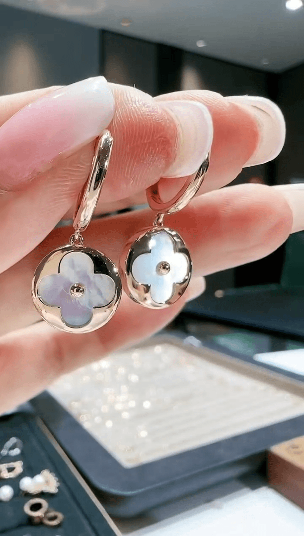【闪购商品】贝壳（贝母）老花耳扣18K金镶嵌.