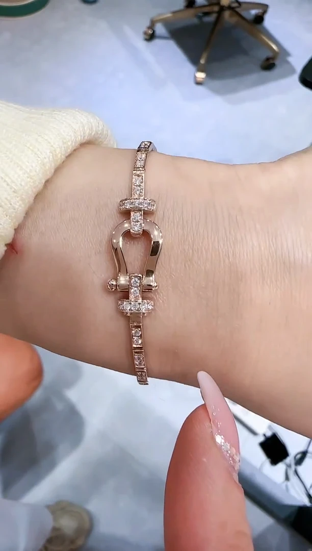 【闪购商品】钻石马蹄手链17#18K金镶嵌.