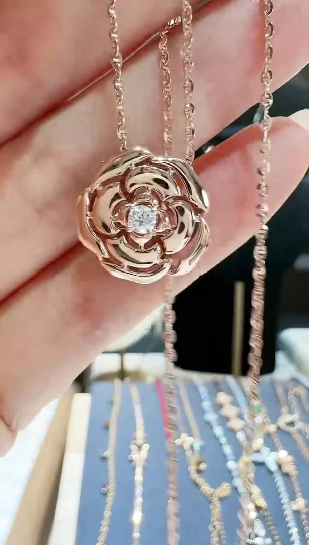 【闪购商品】钻石玫瑰花吊坠18K金镶嵌.不含链子