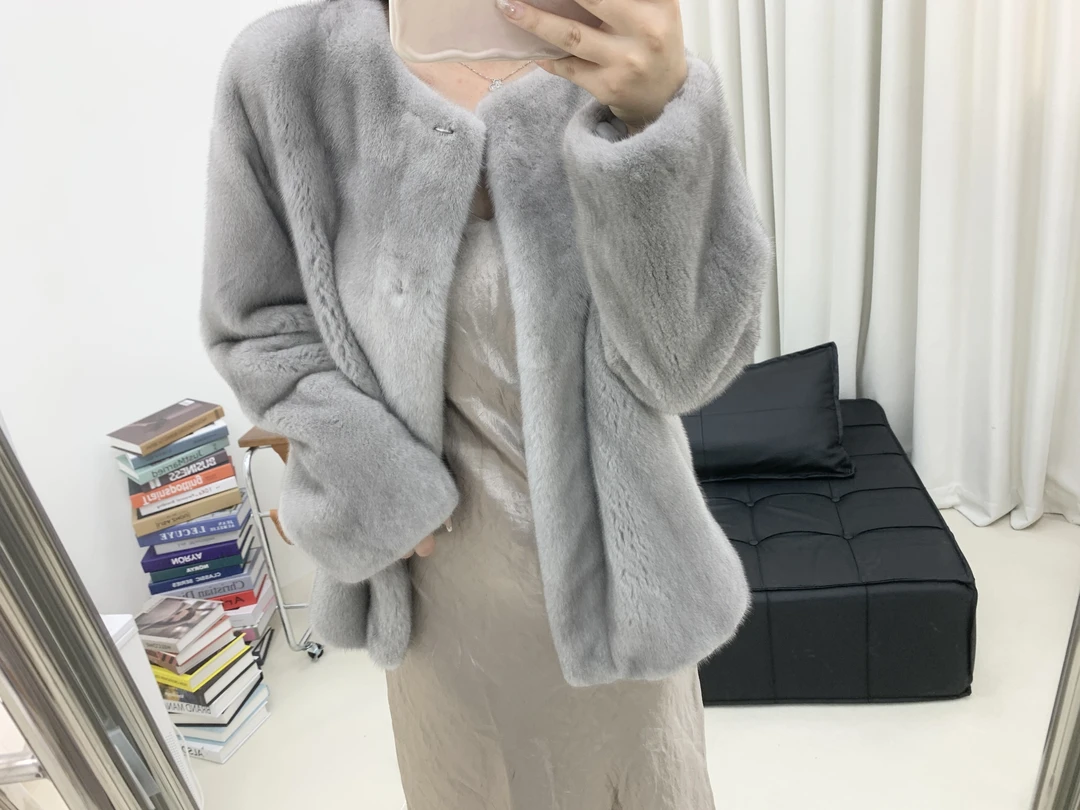 HMS-云端梦境-短二水貂-圆领直筒袖短款复古甜美时尚外套2315Z