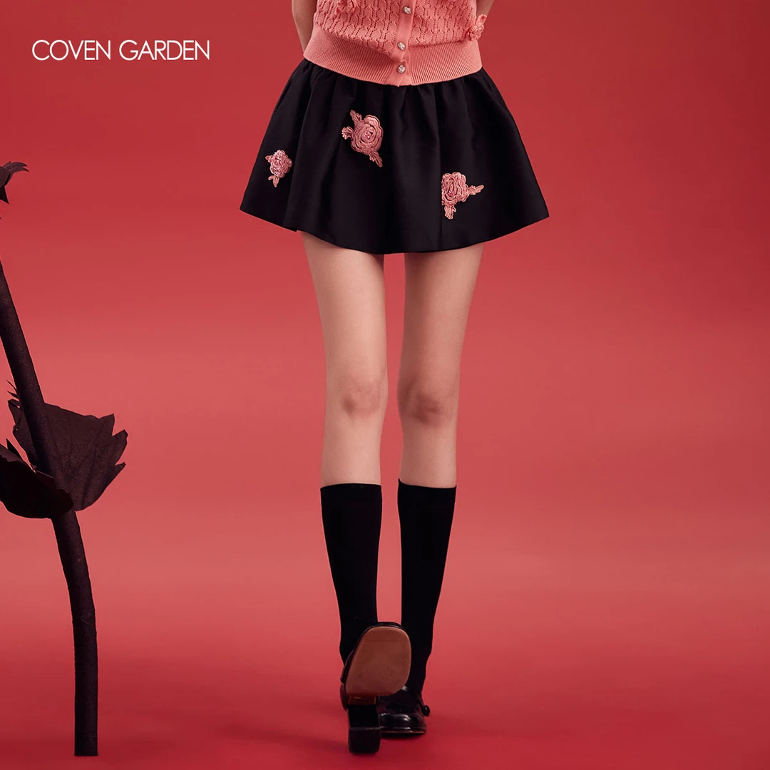 哥文花园  刺绣缎面超短裙裤减龄  CLA3073050  COVEN GARDEN