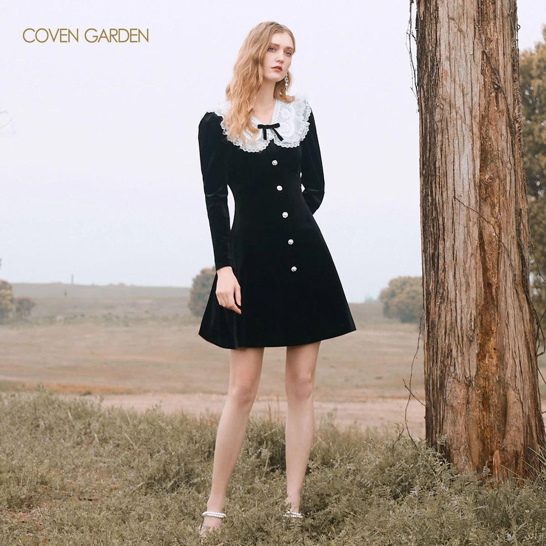 哥文花园 CTA308322A 蕾丝华丽精致娃娃领黑色丝绒修身连衣裙