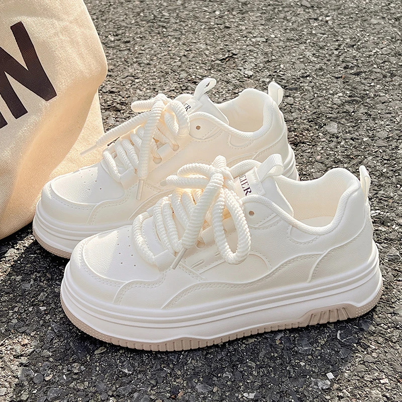 奶呼呼小白鞋女士秋季新款超软上班不累脚女厚底鞋子网红女生鞋子