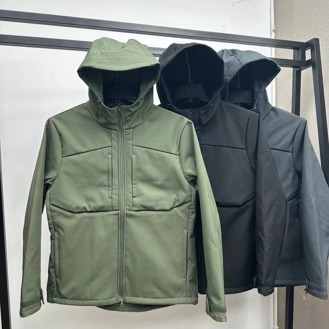 户外加绒软壳衣运动休闲登山徒步旅游情侣款防风防水保暖冲锋衣