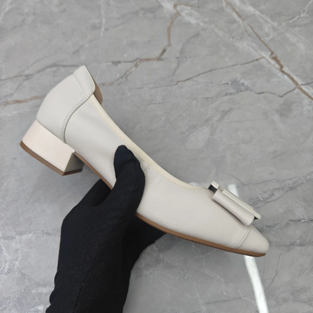 （孤品）38/40码牛皮粗跟单鞋女88981 niu白色