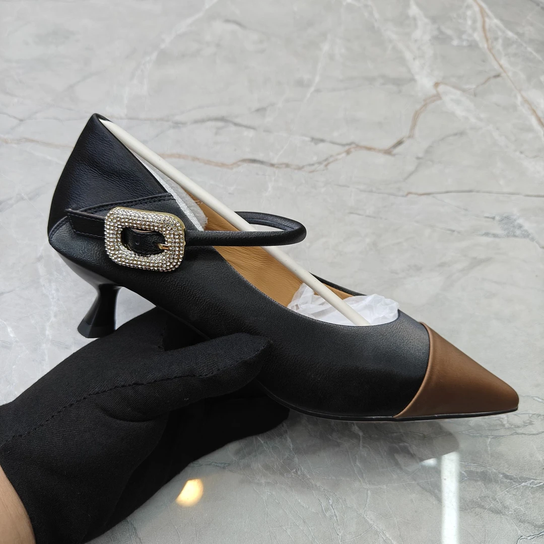 尖头粗跟高跟鞋1967-10