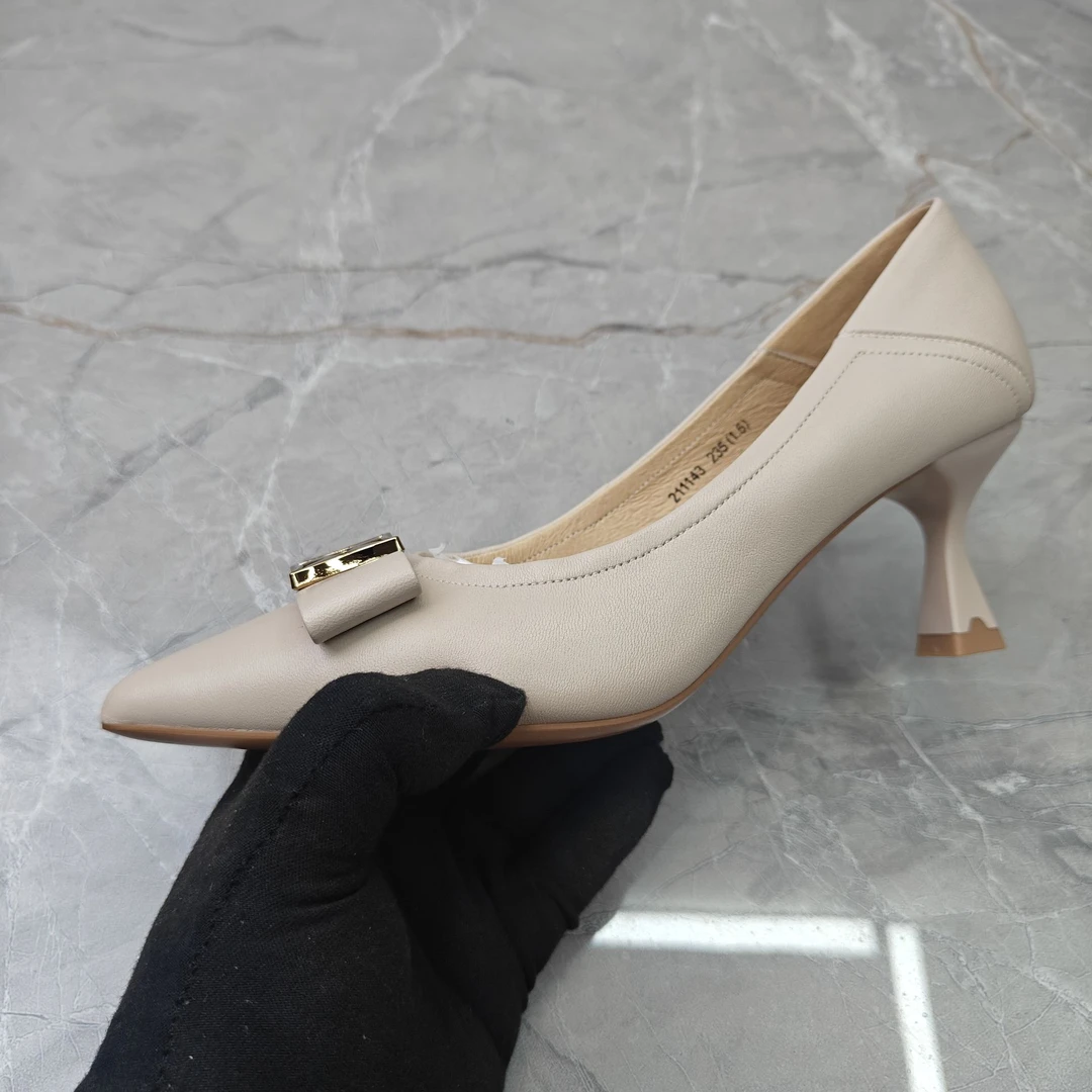 Z（孤品）35/38/39码羊皮尖头细跟高跟鞋11143