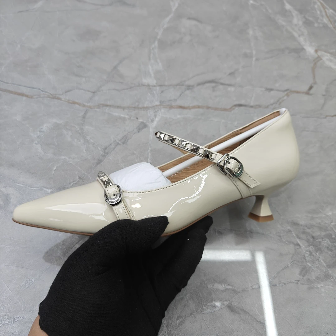 （孤品）38码 pu粗跟单鞋女06381 人