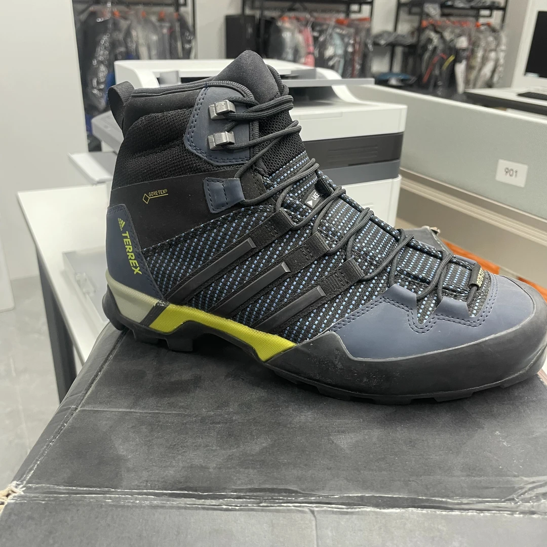 【瑕疵A040】Adidas/阿迪达斯休闲运动鞋BB4587