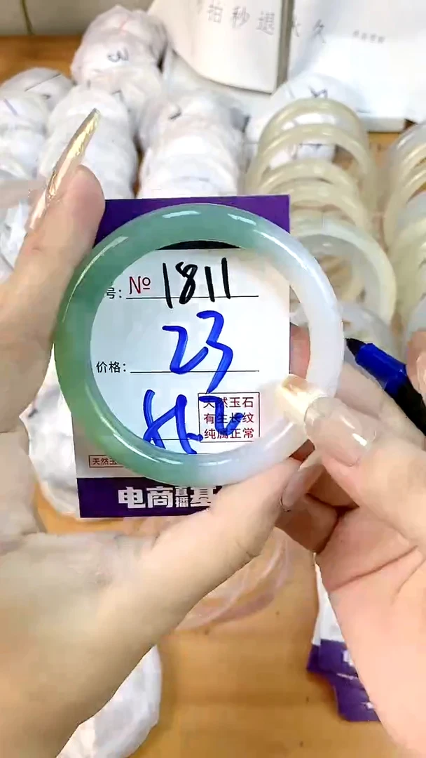 【闪购商品】石英质玉手镯未镶嵌1811