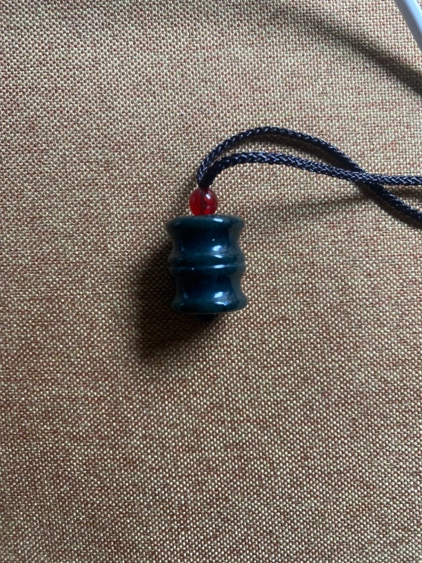 时尚潮流精品和田玉挂件