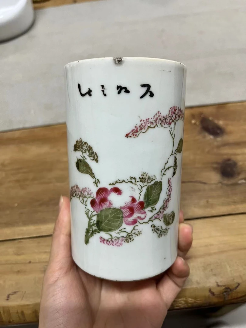 陶瓷粉彩花卉纹笔筒