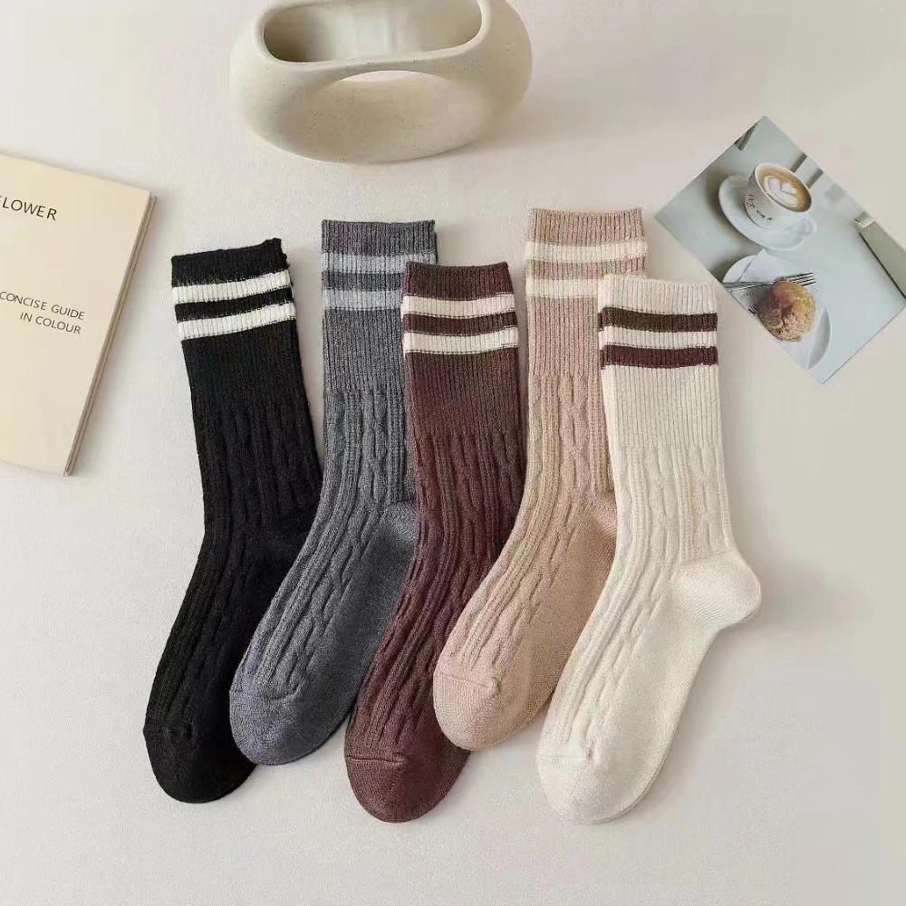 冬季羊绒袜加厚保暖时尚针织袜柔软舒适经典中筒袜可百搭鲨鱼裤