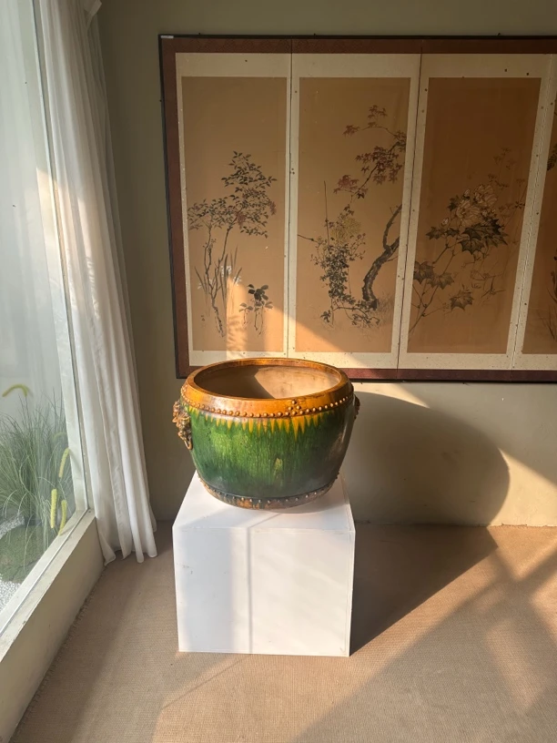 琉璃鱼缸，器型饱满圆润，釉色纯正，全品