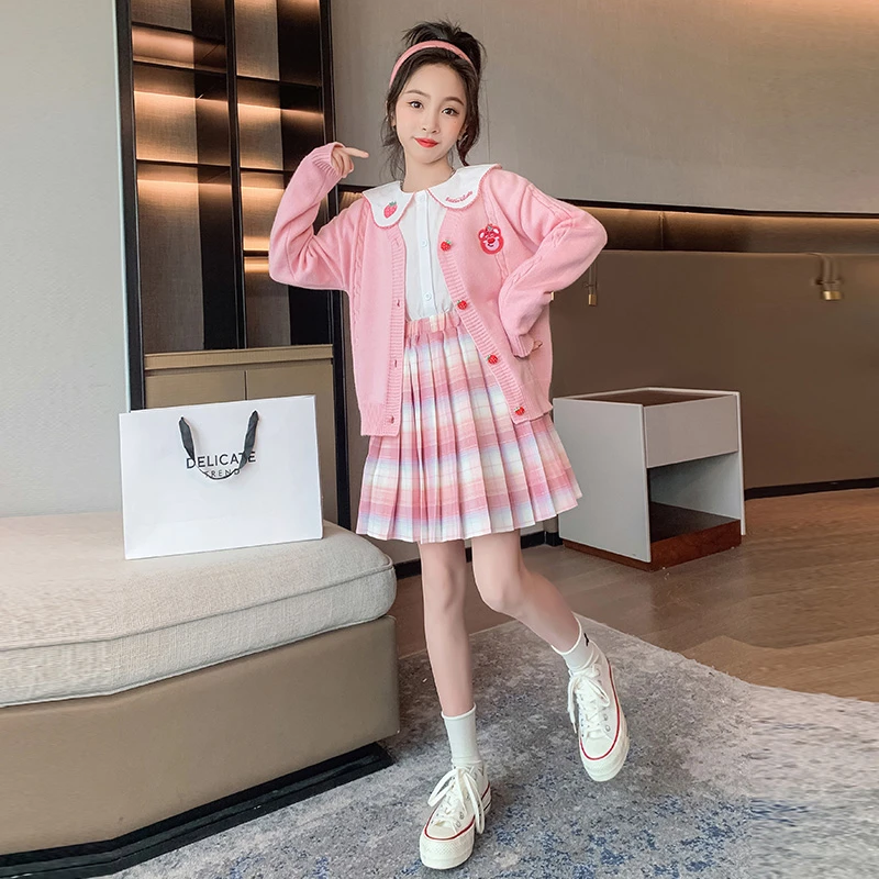 jk套装女童2023新款儿童秋季草莓熊毛衣三件套大童秋款甜美连衣裙