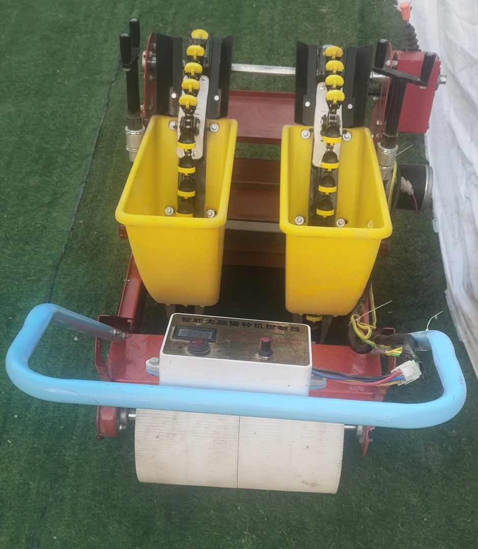 乐易播大蒜播种机株距:6个档位可以调节从7公分调到18公分