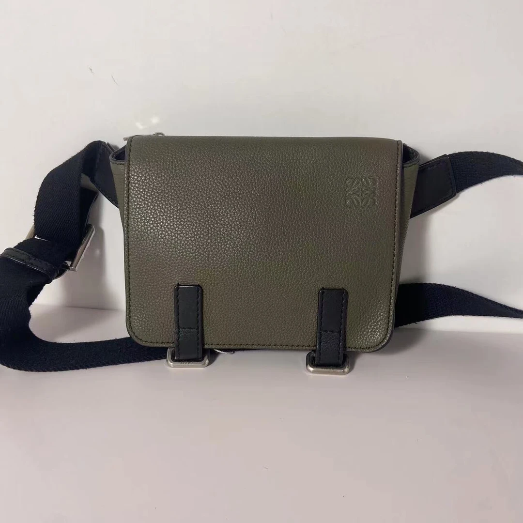 99新 LOEWE/罗意威 99新 罗意威 男士经典休闲时尚百搭 胸包 /459