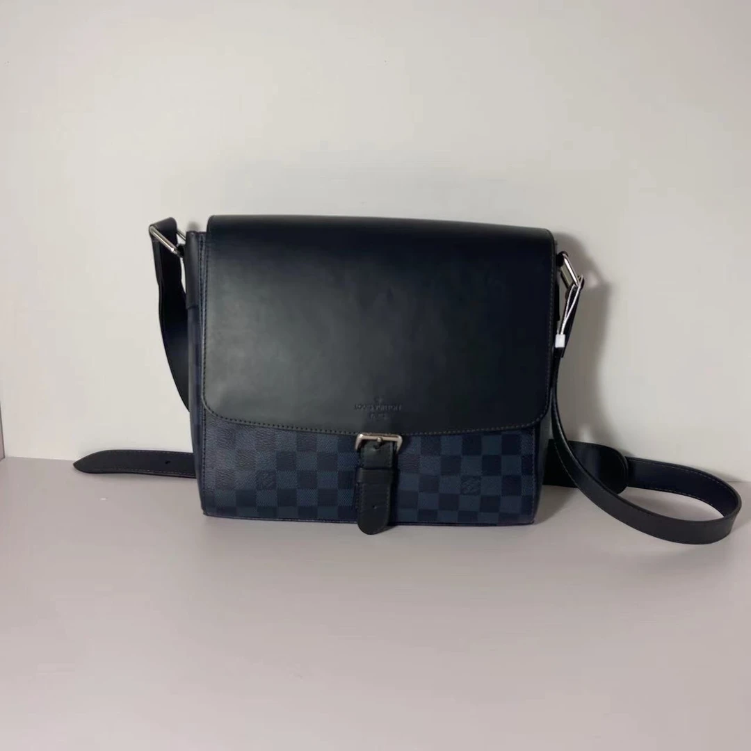 95新 LouisVuitton/路易威登 蓝棋盘格斜挎包/0400