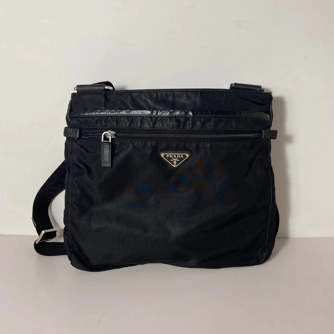 90新 Prada/普拉达 尼龙斜挎包/1555
