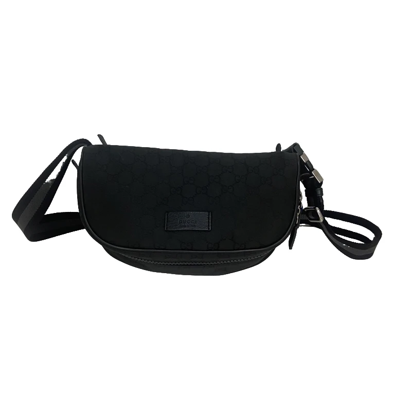 95新 GUCCI/古驰 男士休闲时尚百搭黑老花帆布胸包/272