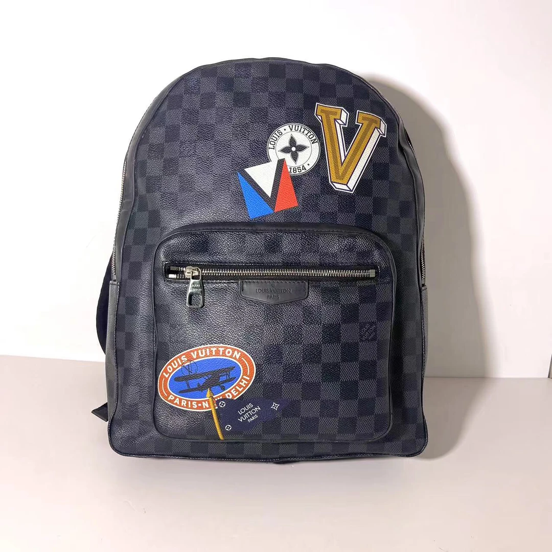 95新 LouisVuitton/路易威登 黑棋盘格双肩包/050