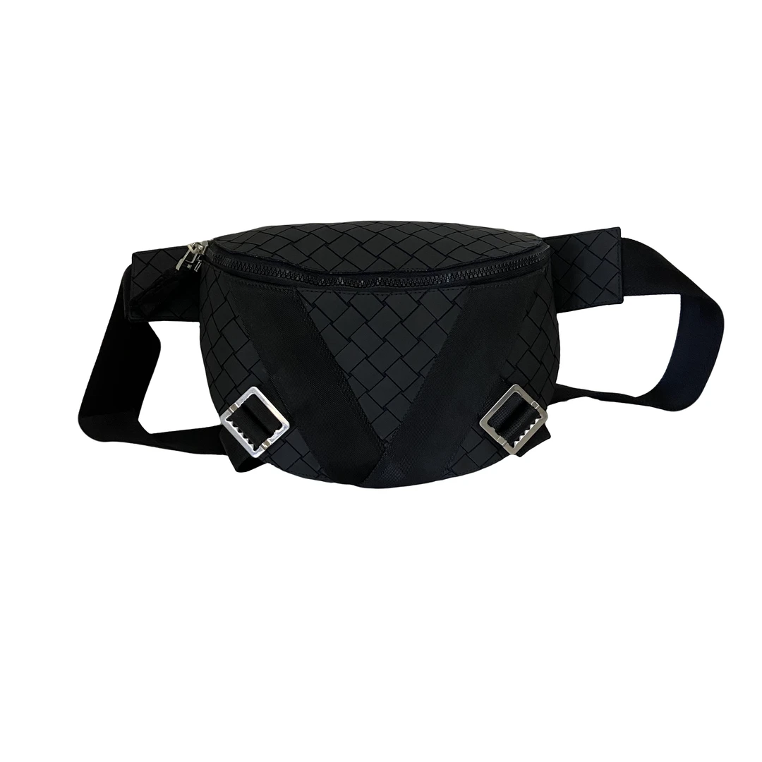 99新 BOTTEGA VENETA/葆蝶家 男士休闲时尚百搭全皮大号胸包/271