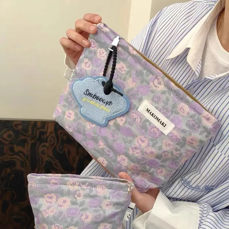 2025新款紫葡萄高级感小众化妆包创意便携护肤品收纳包洗漱包Y233