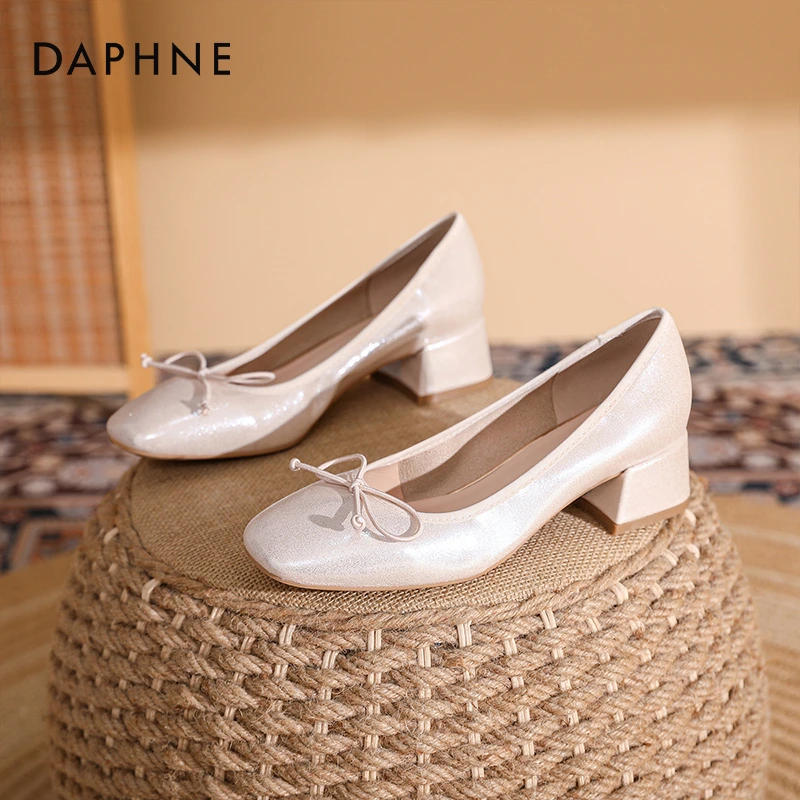 达芙妮蝴蝶结方头粗跟婚鞋2025不累脚主婚纱秀禾两穿新娘高跟单鞋