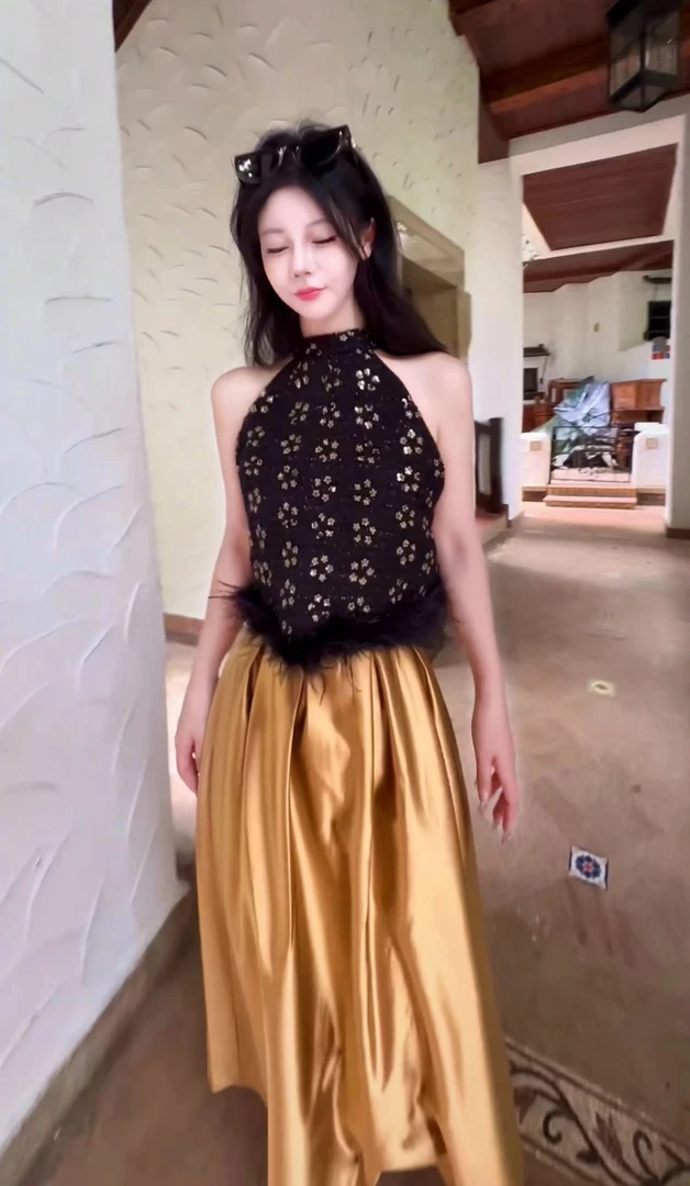 【崔】月沙星河 重工刺绣亮片挂脖羽毛吊带背心女高级感小衫243222