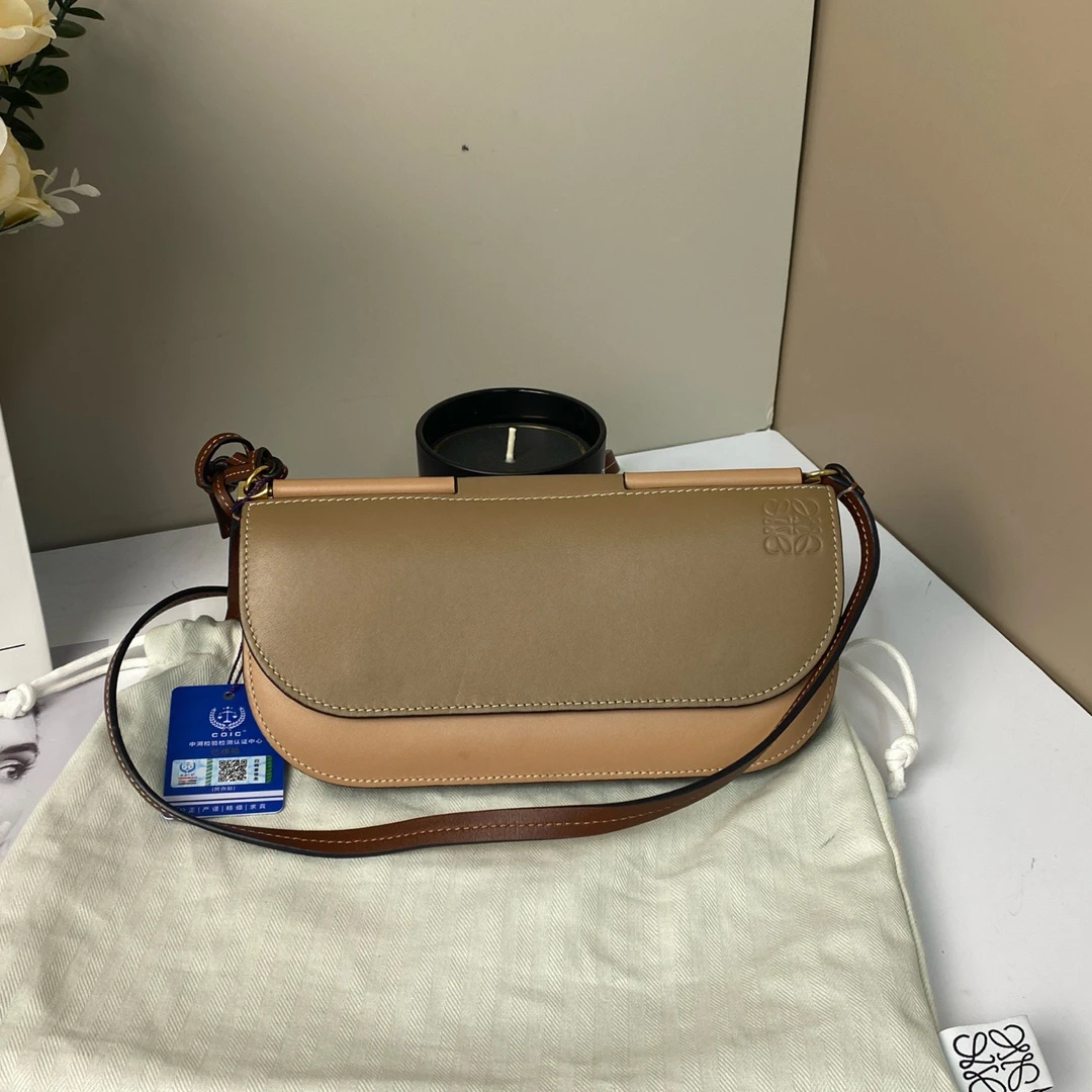 99新 LOEWE/罗意威 罗意威法棍斜挎包