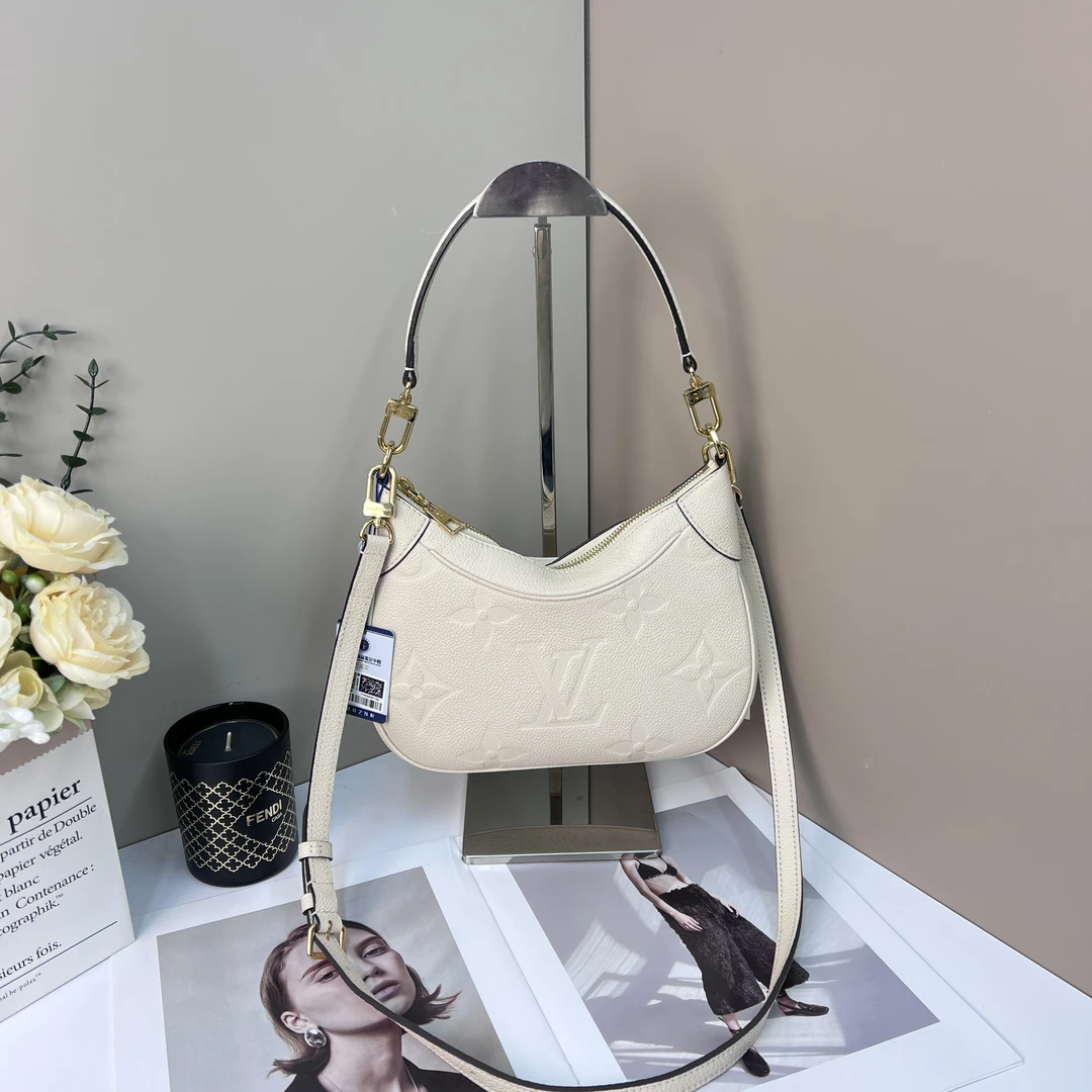 99新 LouisVuitton/路易威登 lv全皮牛角包芯片款